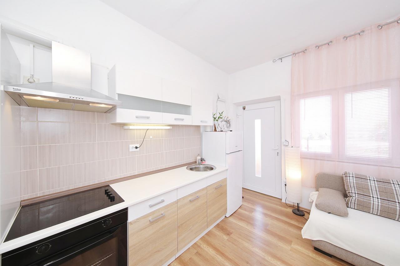 Floras Apartment *