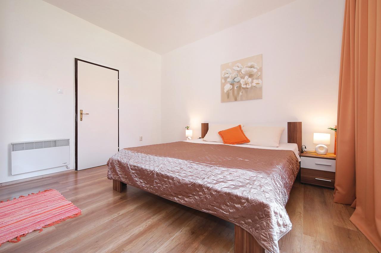 Floras Apartment Tkon