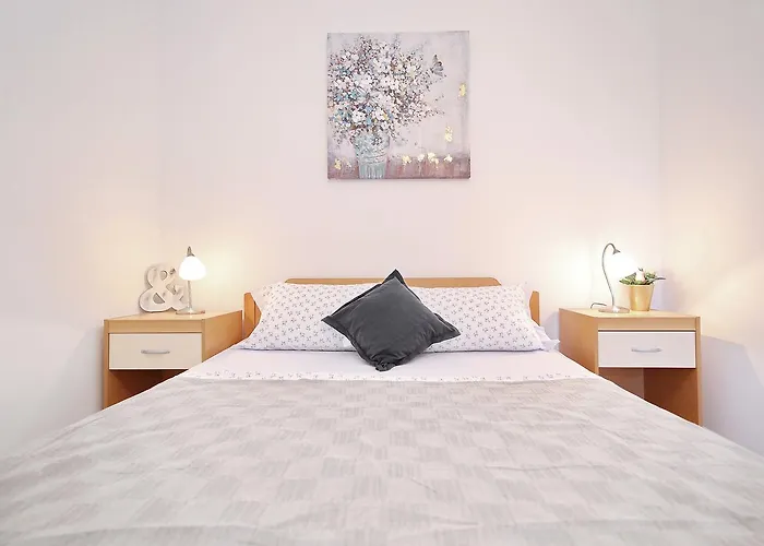Apartments Floras