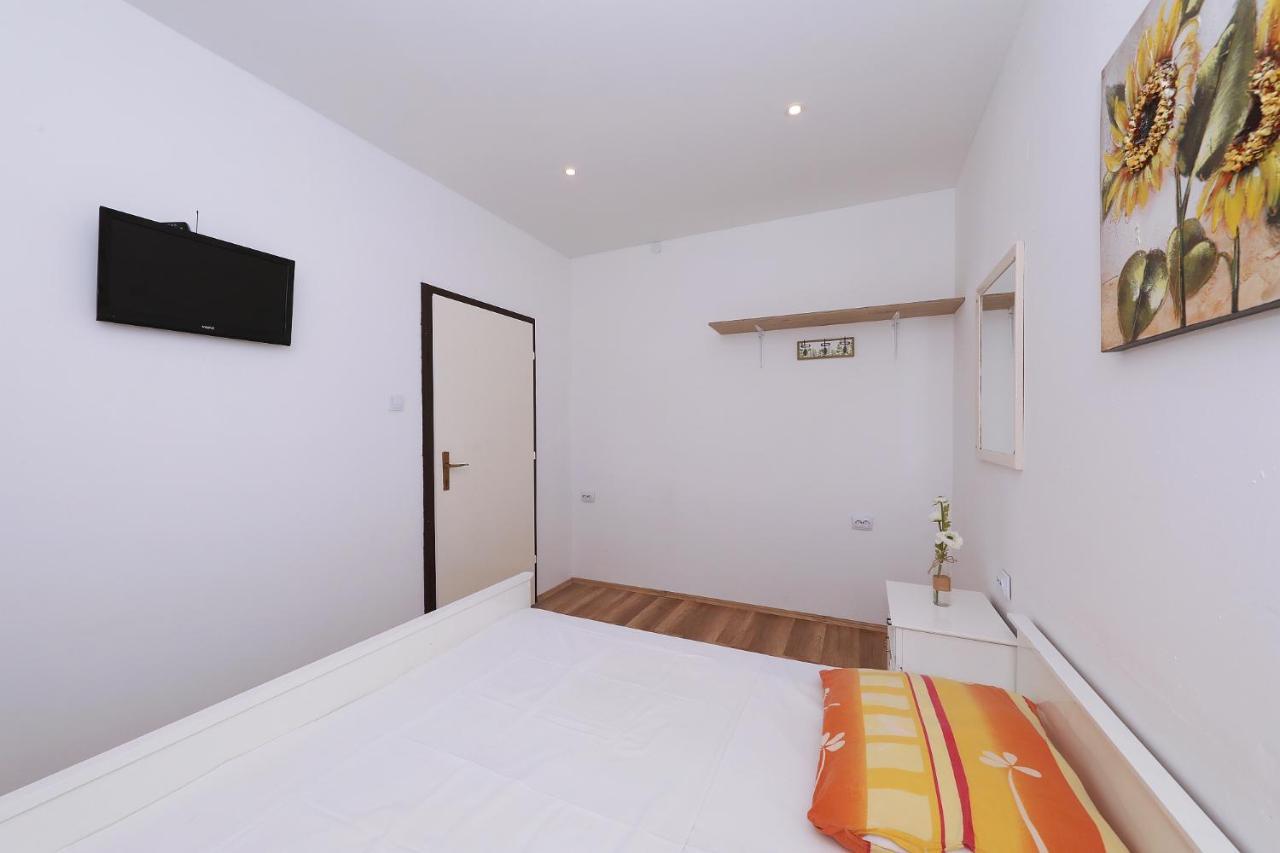 Apartment Floras
