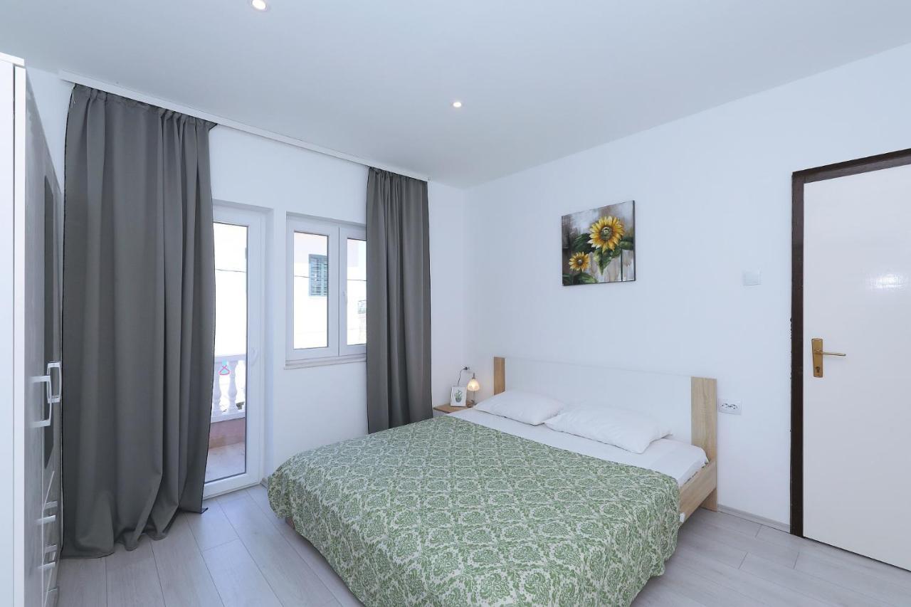 Floras Apartment Tkon