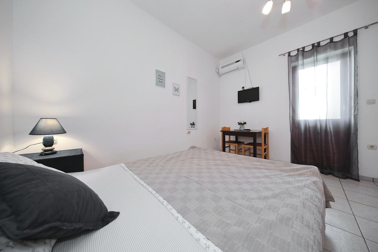 Apartment Floras