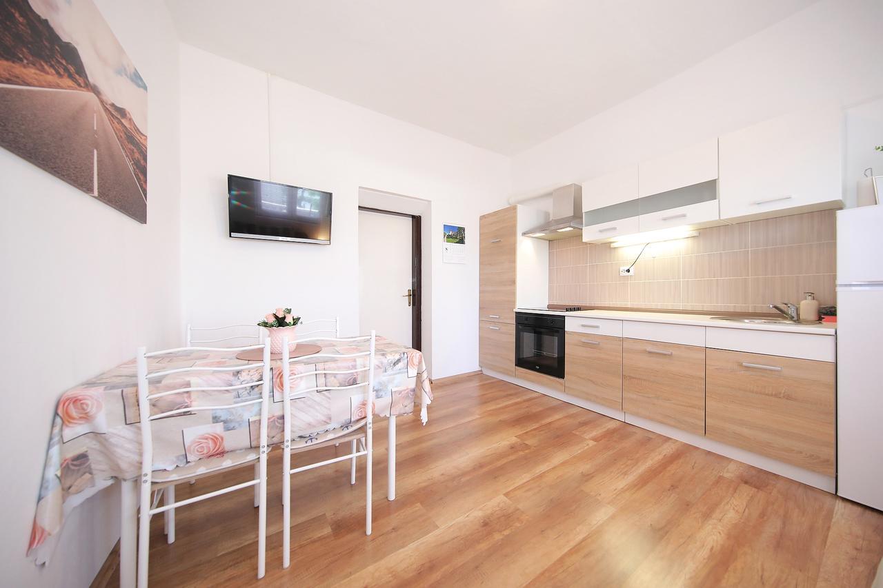 Floras Apartment Tkon